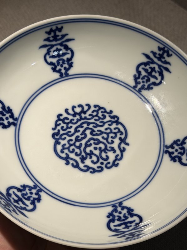 清道光 青花内寿字外如意连绵纹盘 - 图6