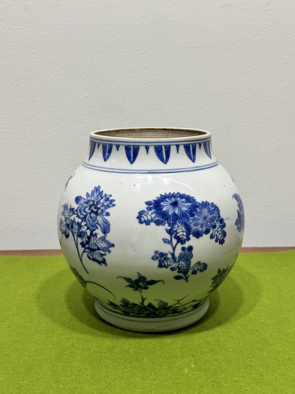 明崇祯 青花折枝花卉纹莲子罐 - 图8