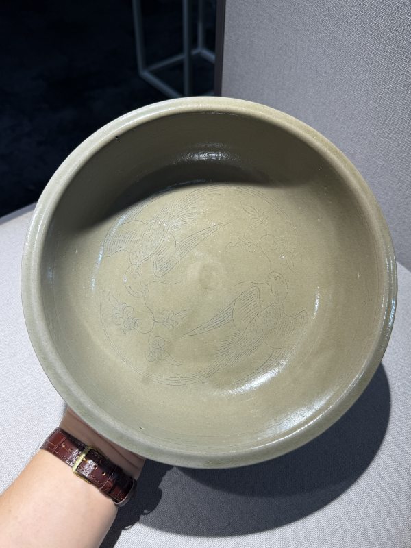 明 青花鹦鹉纹折沿大洗 - 图3