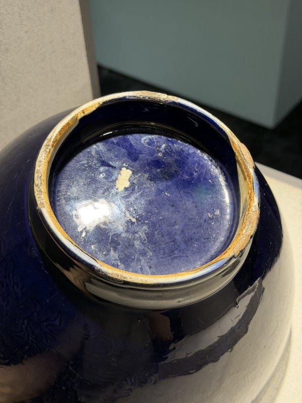 明崇祯 茄皮紫釉暗刻龙纹大碗 - 图13