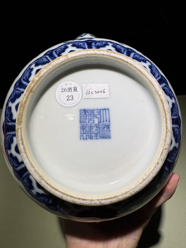 清乾隆 青花缠枝枇杷寿桃纹执壶 - 图8