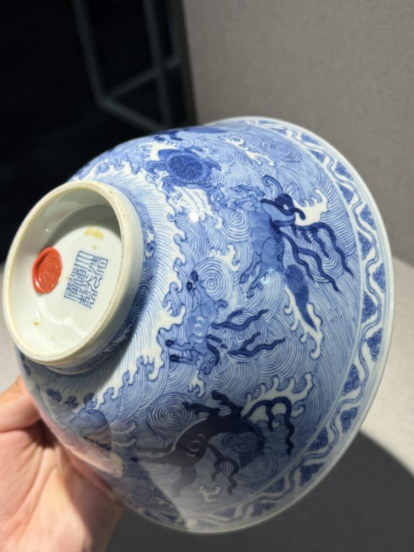 清道光 青花海水八怪图碗一对 - 图27