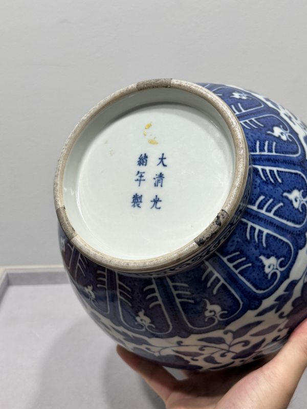 清光绪 青花缠枝莲纹玉堂春瓶 - 图21