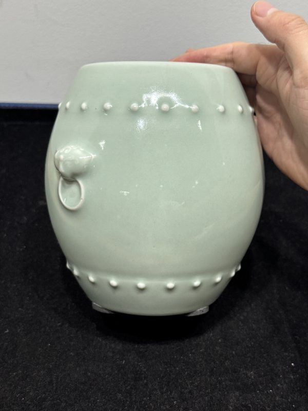 清乾隆 粉青釉铺首耳鼓钉罐 - 图10