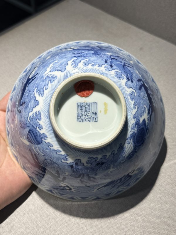清道光 青花海水八怪图碗一对 - 图28