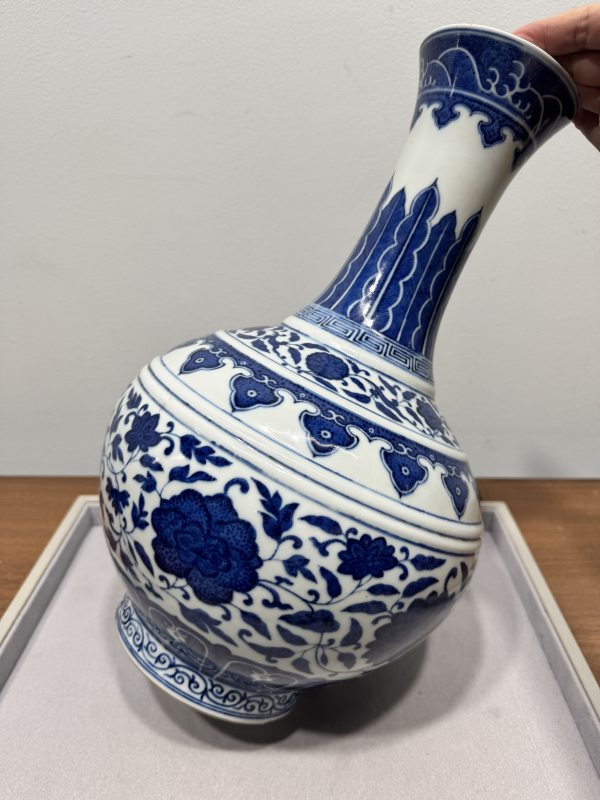 清光绪 青花缠枝莲纹玉堂春瓶 - 图11
