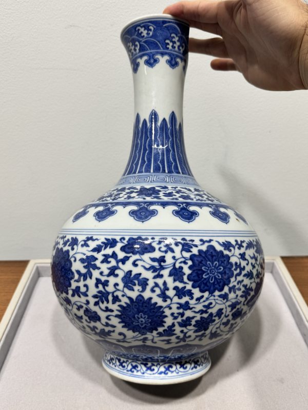 清道光 青花缠枝莲纹玉堂春瓶 - 图9
