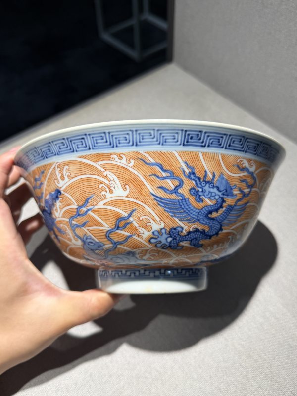 清道光 青花矾红海八怪碗一对 - 图16