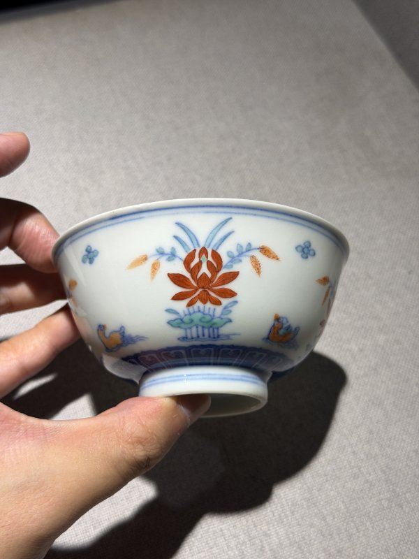 清道光 斗彩荷塘鸳鸯图碗一对 - 图4