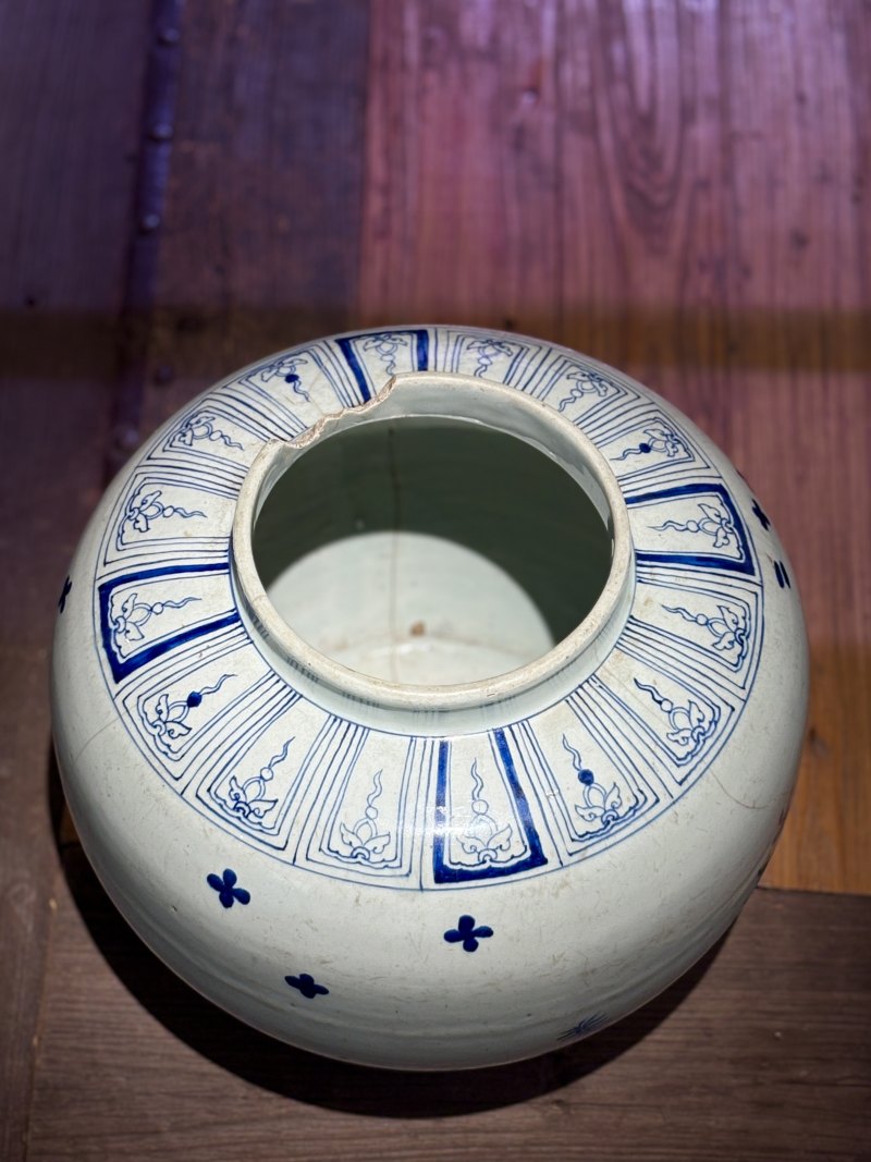 明嘉靖 青花蕉叶水藻纹大罐 - 图5