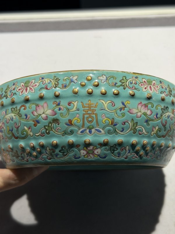 清中期 洋彩缠枝寿纹鼓钉洗 - 图11