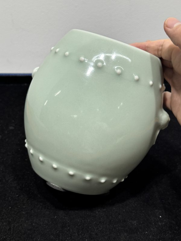 清乾隆 粉青釉铺首耳鼓钉罐 - 图12