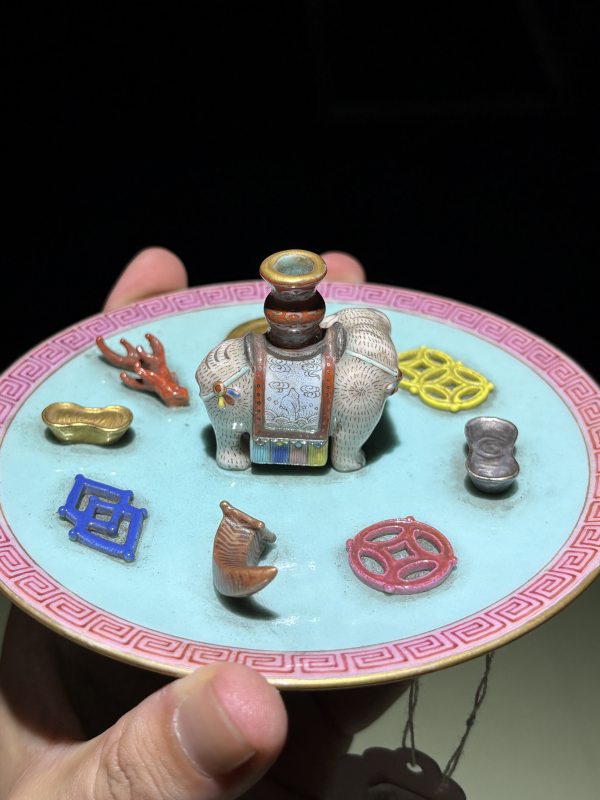 清乾隆 松石绿地粉彩太平有象香插 - 图3