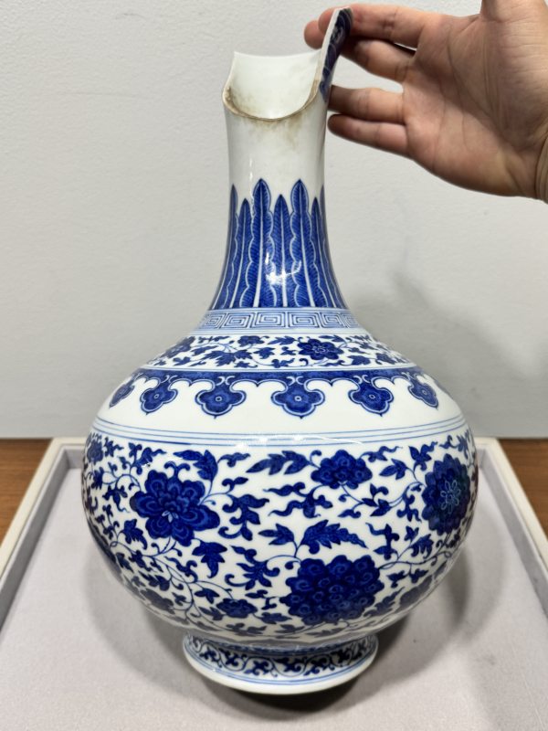 清道光 青花缠枝莲纹玉堂春瓶 - 图11
