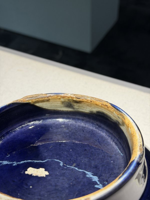 明崇祯 茄皮紫釉暗刻龙纹大碗 - 图16