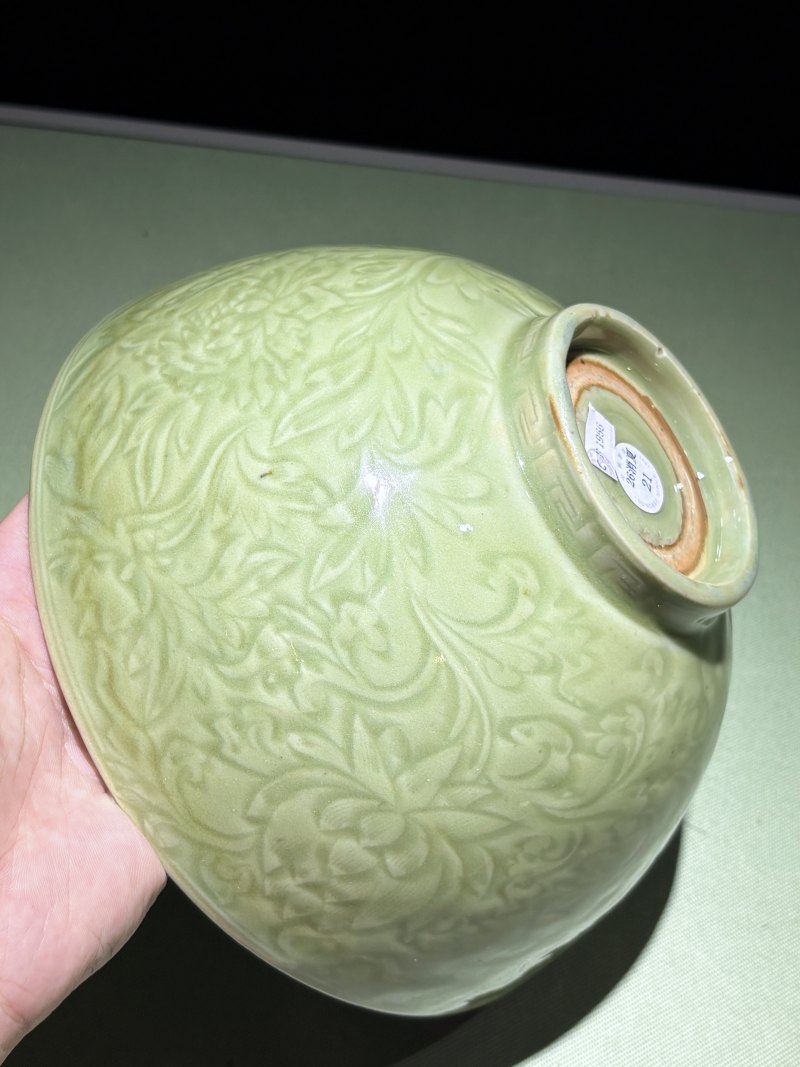 明永乐 处州龙泉窑暗刻四季花卉纹青釉碗 - 图6