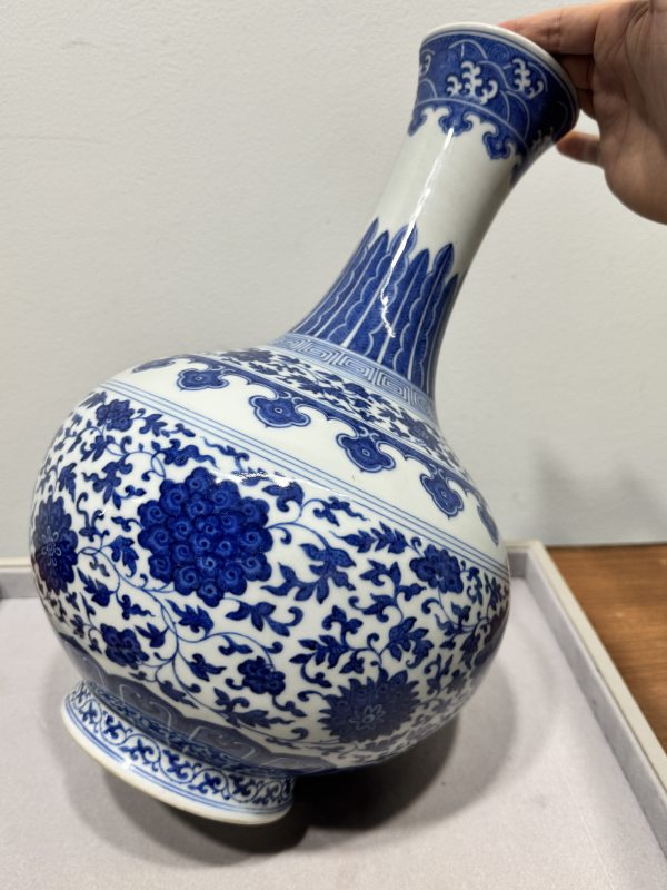 清道光 青花缠枝莲纹玉堂春瓶 - 图12