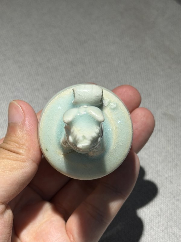 明 青釉刻花瓣形狮钮执壶 - 图21