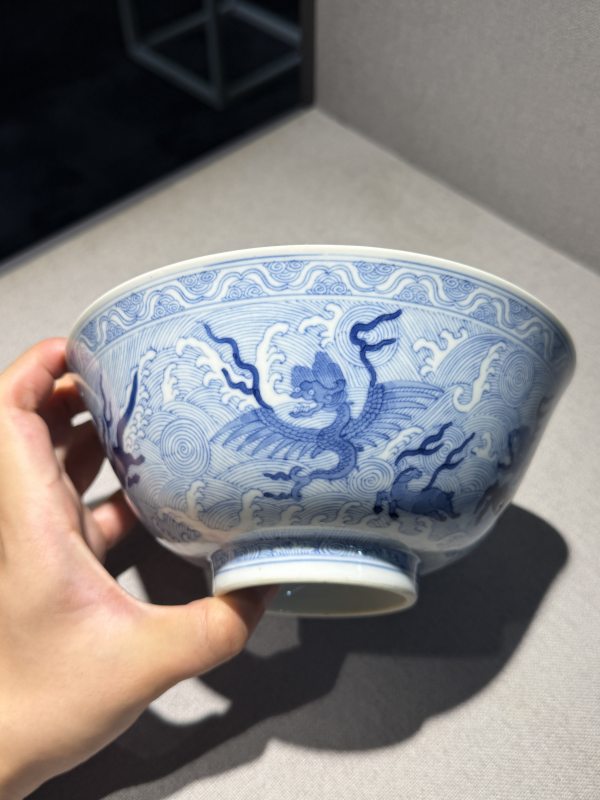 清道光 青花海水八怪图碗一对 - 图2
