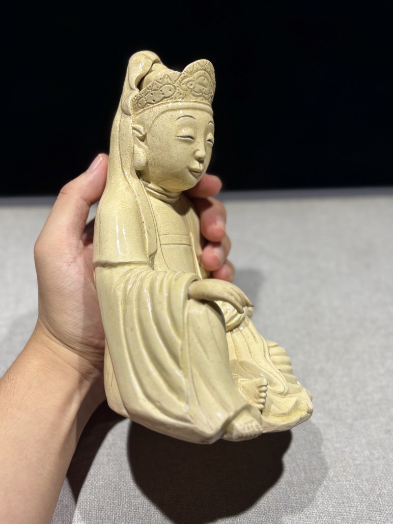 明 米黄釉观音座像 - 图4