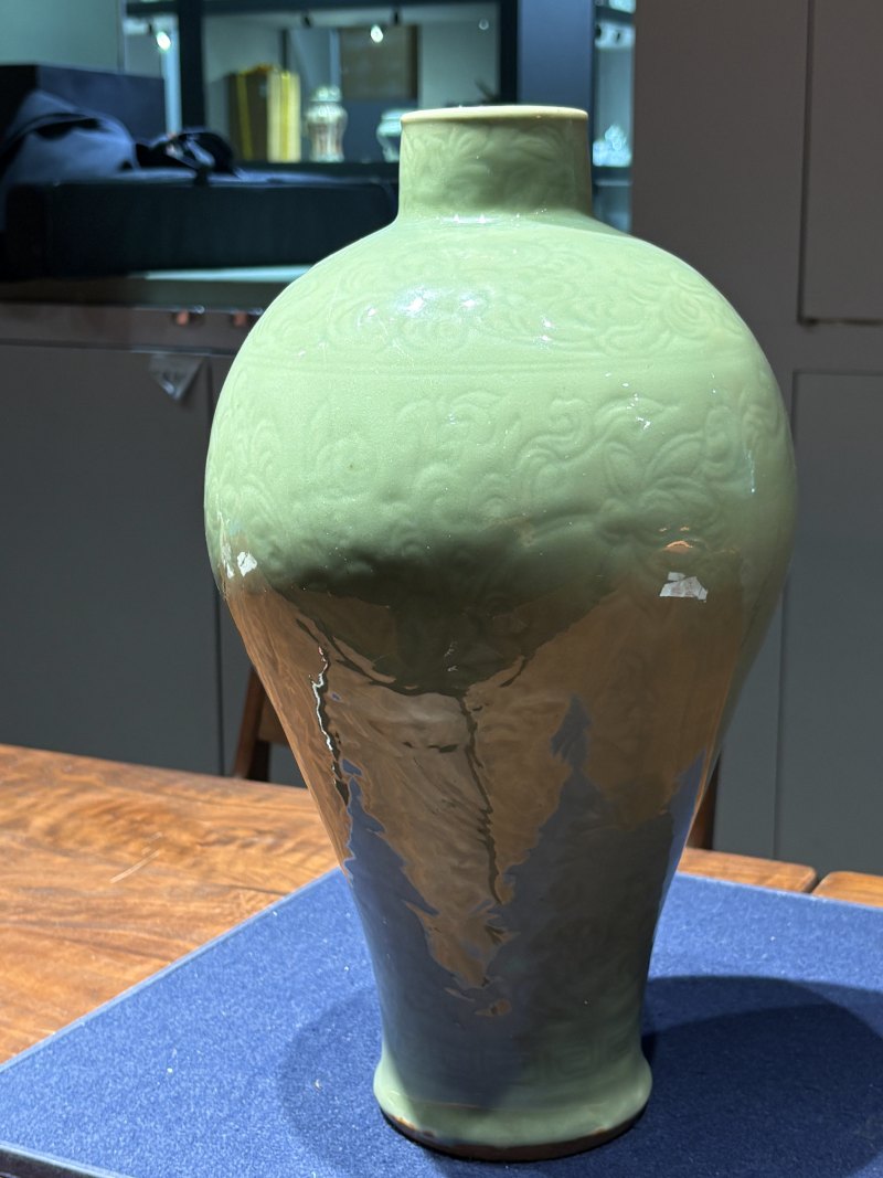 明永乐 处州龙泉窑暗刻一把莲纹梅瓶 - 图2
