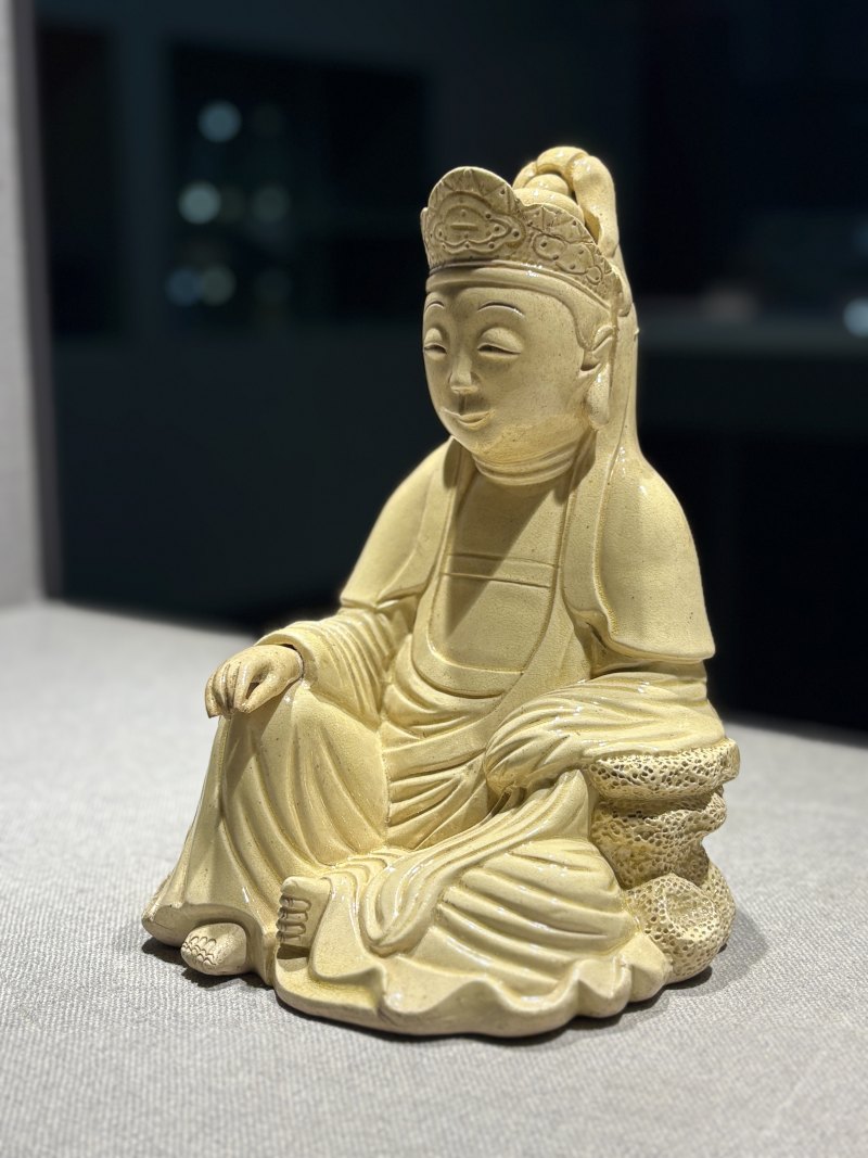明 米黄釉观音座像 - 图5