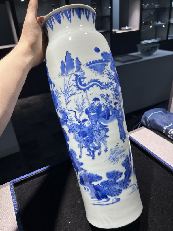 明崇祯 青花李陵别苏武图筒瓶 - 图3