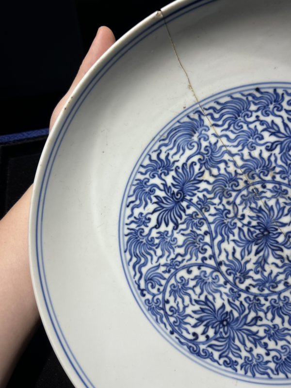 清雍正 青花缠枝苜蓿花纹大盘 - 图3