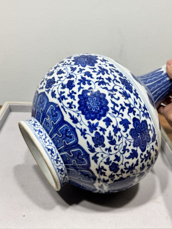 清道光 青花缠枝莲纹玉堂春瓶 - 图15