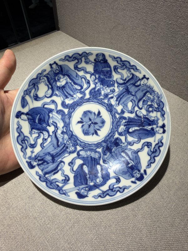清雍正-乾隆 青花一把莲纹盘成对及青花八仙图盘一组三件 - 图14