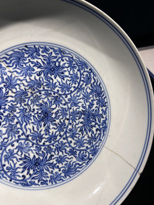 清雍正 青花缠枝苜蓿花纹大盘 - 图4