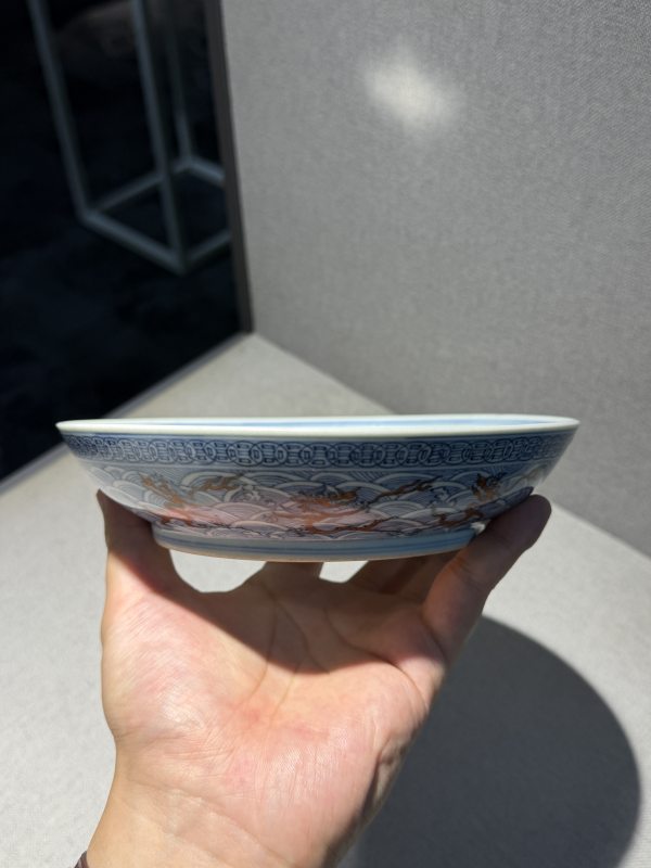 清道光 青花矾红彩海水龙纹盘一对 - 图19