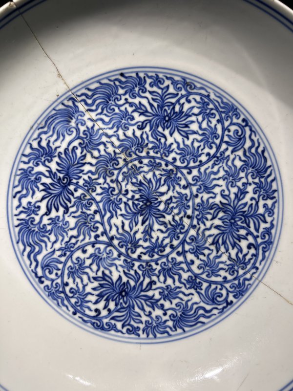 清雍正 青花缠枝苜蓿花纹大盘 - 图5