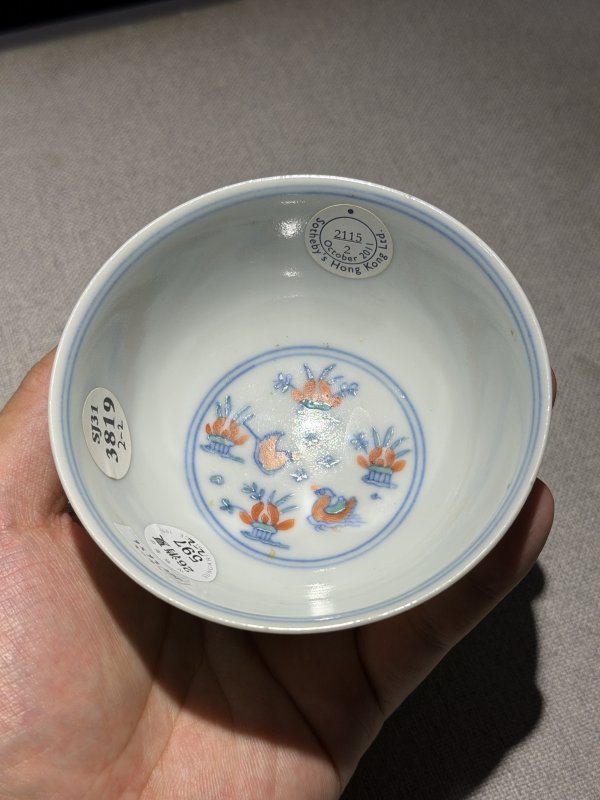 清道光 斗彩荷塘鸳鸯图碗一对 - 图12
