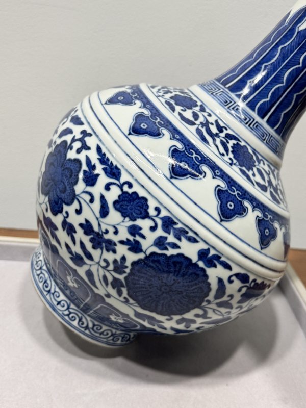 清光绪 青花缠枝莲纹玉堂春瓶 - 图12