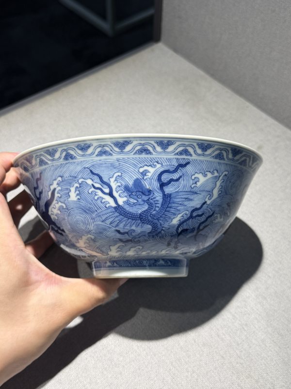 清道光 青花海水八怪图碗一对 - 图18
