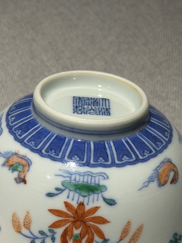 清道光 斗彩荷塘鸳鸯图碗一对 - 图25