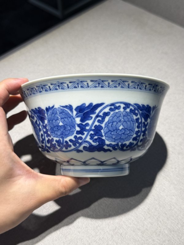 清道光 青花缠枝牡丹纹宫碗一对 - 图21