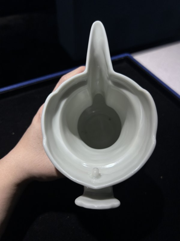 明永乐 甜白釉僧帽壶 - 图7