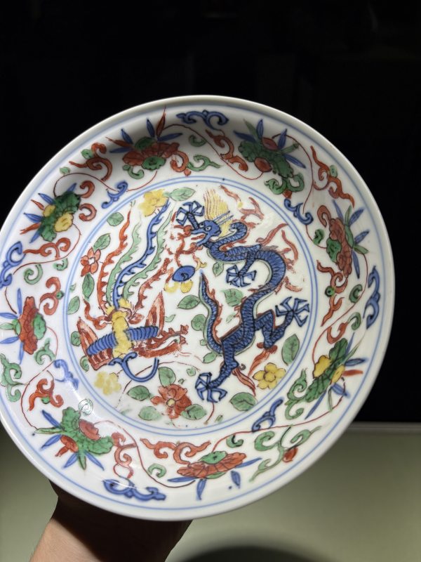 明万历 青花五彩龙凤缠枝灵芝纹盘 - 图5