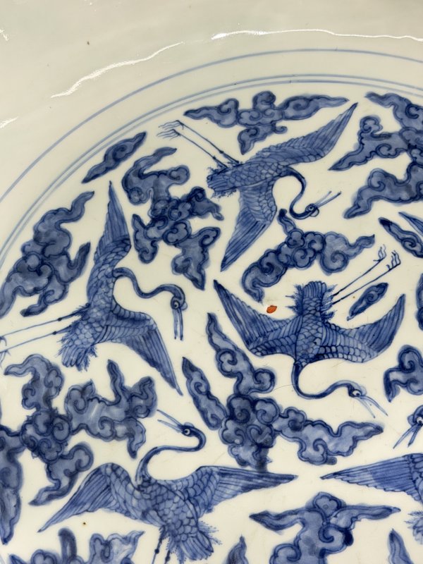 明嘉靖 青花云鹤纹大盘 - 图5