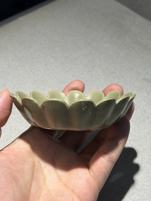 明 青釉菊瓣小洗 - 图8