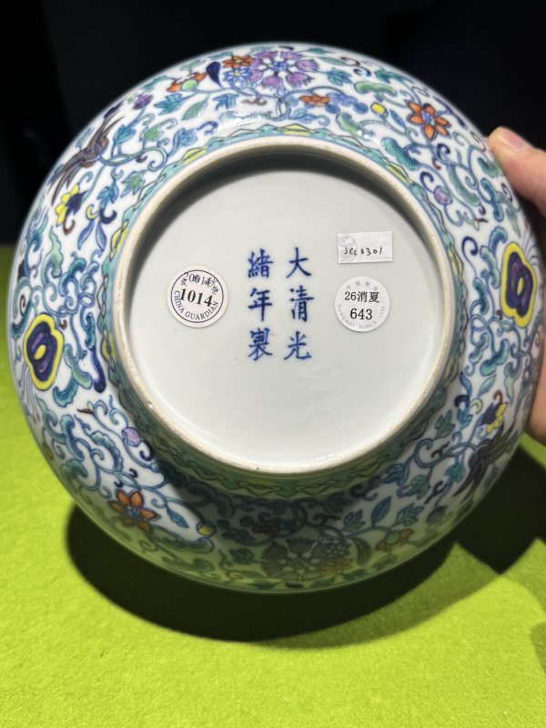 清光绪 斗彩缠枝花卉暗八仙纹折腰盘 - 图30