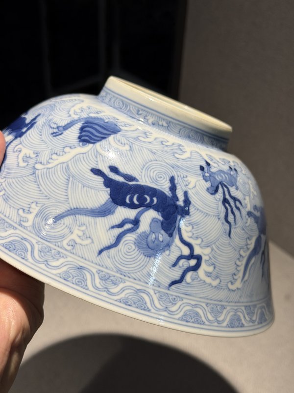 清道光 青花海水八怪图碗一对 - 图8