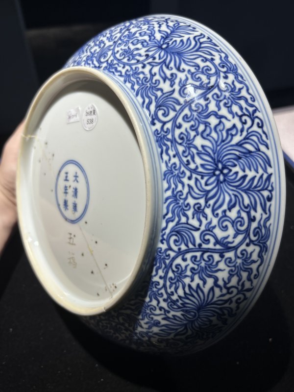 清雍正 青花缠枝苜蓿花纹大盘 - 图8