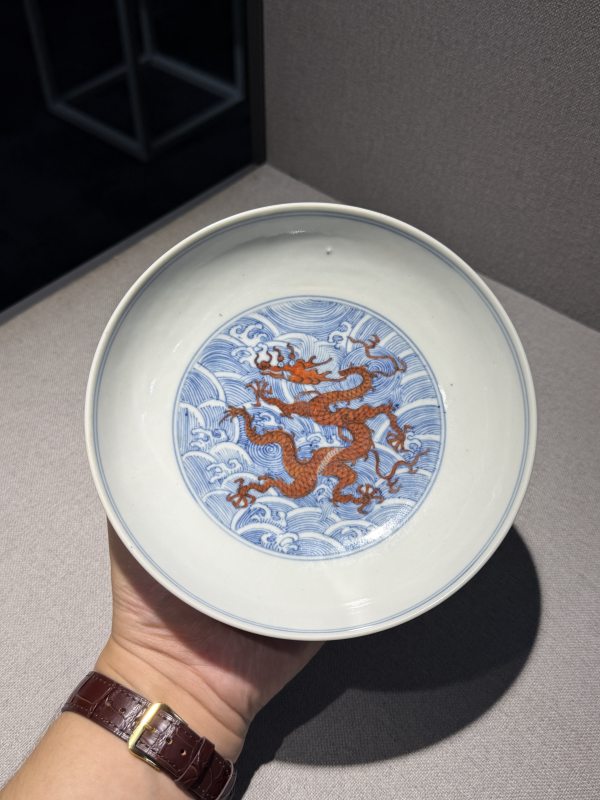 清道光 青花矾红彩海水龙纹盘 - 图2
