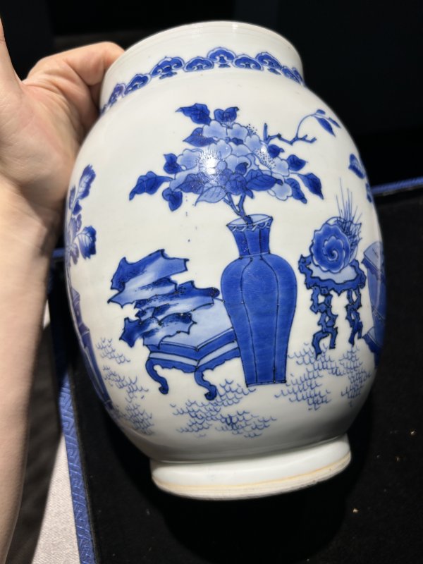 明崇祯 青花博古清供纹莲子罐 - 图5