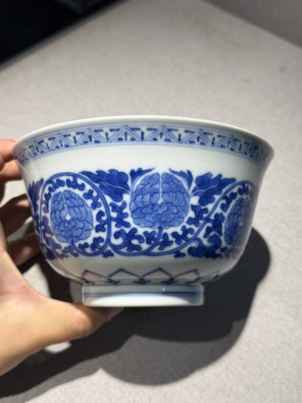清道光 青花缠枝牡丹纹宫碗一对 - 图24