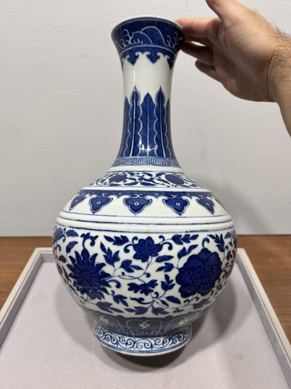 清光绪 青花缠枝莲纹玉堂春瓶 - 图4