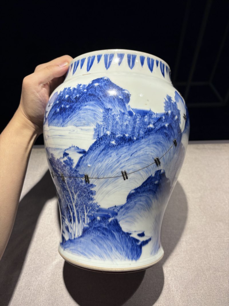 明崇祯 青花山水图莲子罐 - 图3